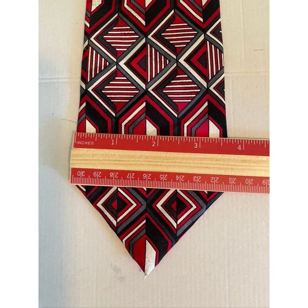 Screenplay by Martin Wong Mens Geometric Art Deco Silk Necktie Red Black White